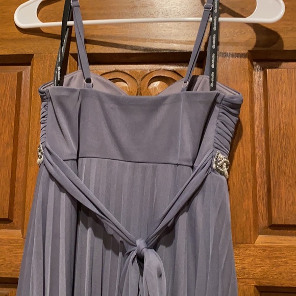 Cocktail length gray sundress - Picture 5 of 6
